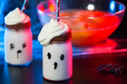 3 Spooky Glow-in-the-Darkish Halloween Drinks!