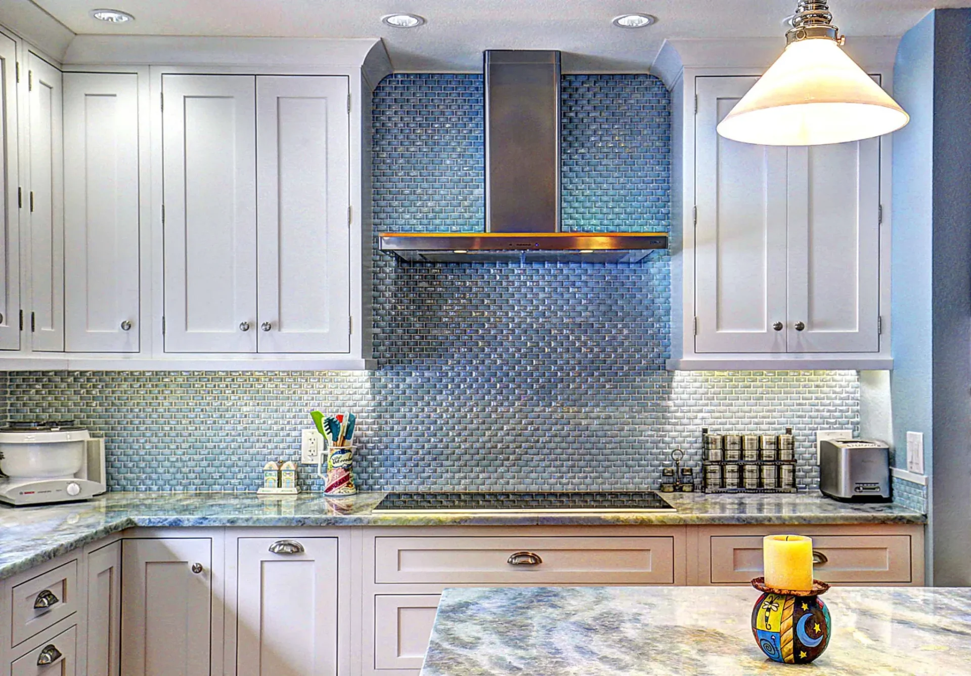 Are you looking for recommended quick start ideas to update the kitchen backsplash style?Reviewed by Rachel Kim - Material and Finish Reviewer Are you looking for recommended quick start ideas to update the kitchen backsplash style?Reviewed by Rachel Kim - Material and Finish Reviewer