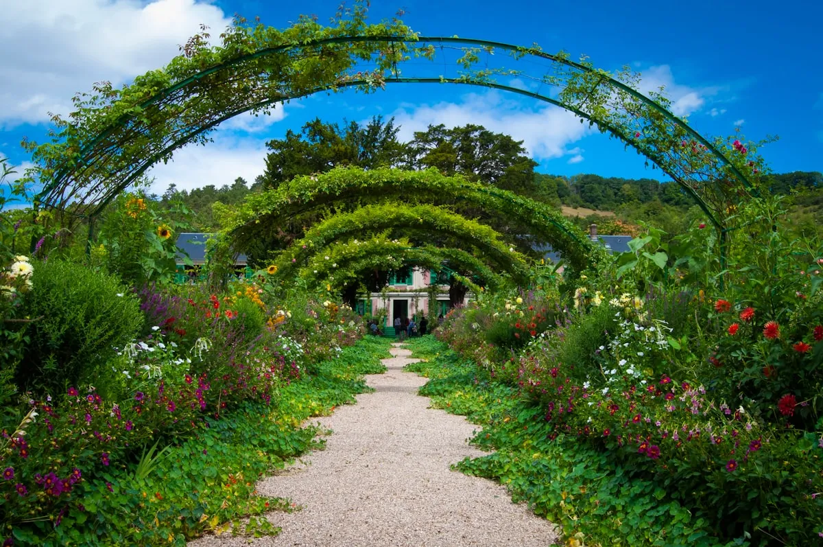 Creating Garden Features For Small GardensReviewed by Ben Lawson - Practical Garden Tips Editor
