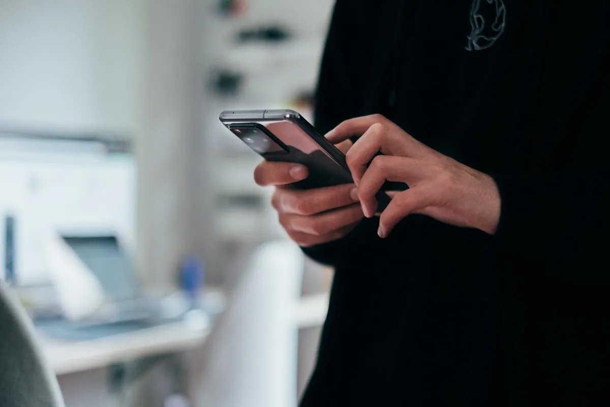 Have You Been Holding Your Phone Wrong This Whole Time?Reviewed by Aiden Shaw - Mobile Troubleshooting Reviewer Have You Been Holding Your Phone Wrong This Whole Time?Reviewed by Aiden Shaw - Mobile Troubleshooting Reviewer