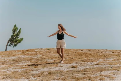 How to Be Okay With Being Alone, According to Reddit