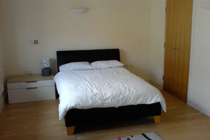 How to Make Your Bed Look Like It’s Floating