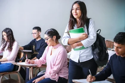 Finest Refinance Student Loans in Could 2022
