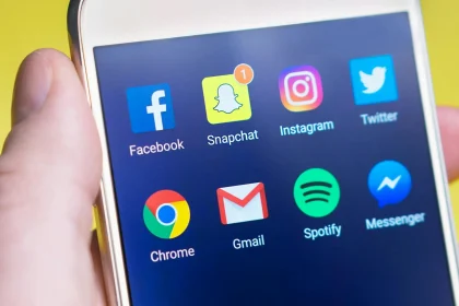 What are the Low Risk Business Ideas with Less Investment in social media