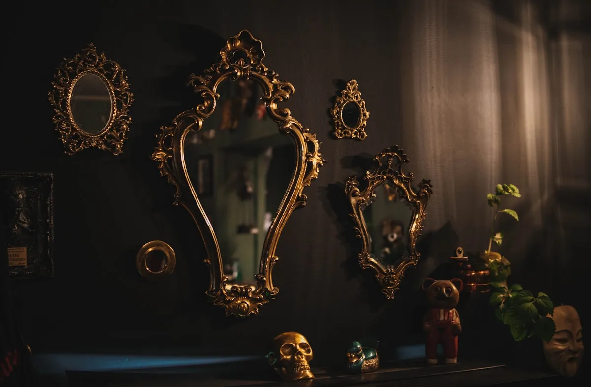 Top Designers’ Thought on the 3 Piece Mirror Wall Decor SetReviewed by Jordan Blake - Space Planning Editor Top Designers’ Thought on the 3 Piece Mirror Wall Decor SetReviewed by Jordan Blake - Space Planning Editor