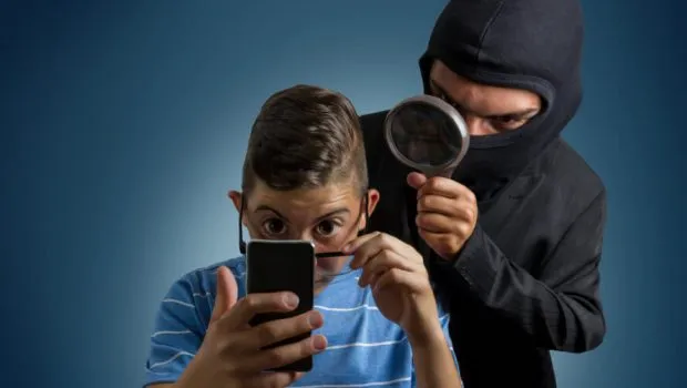 Top Gadgets to Stop People Spying at You Top Gadgets to Stop People Spying at You