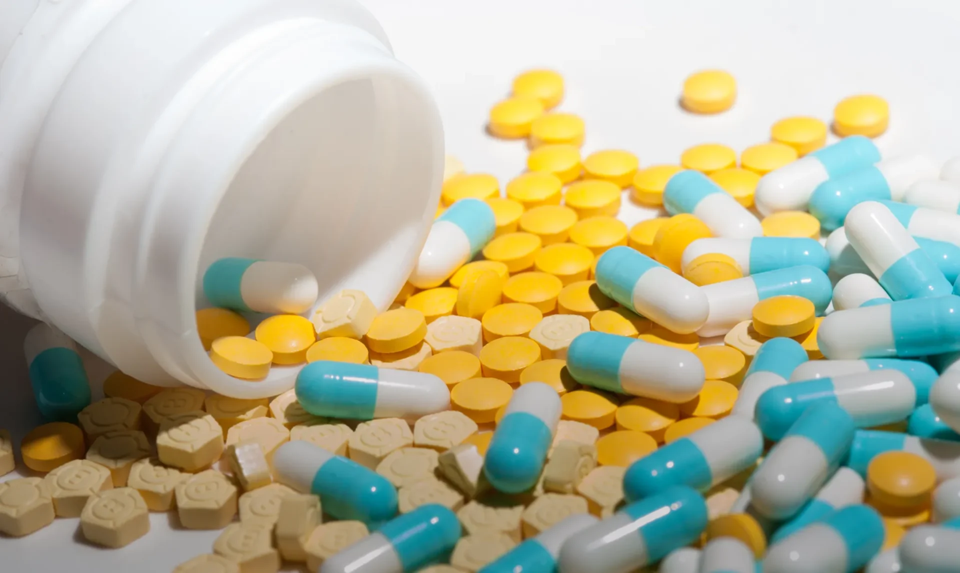 Remeron Vs Ambien Remedy For InsomniaReviewed by Jason Miller - Wellness Editor Remeron Vs Ambien Remedy For InsomniaReviewed by Jason Miller - Wellness Editor