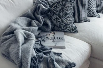 How to Improve Your Living Room Decor With Quilts